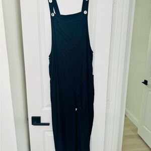 NWOT SHEIN Black Jumpsuit Full-Length Adjustable Straps with pockets